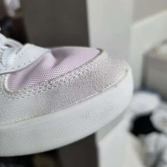 New Balance Women's Pink and White Sneakers Size 8 - Picture 5 of 8